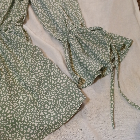 Princess Polly Sage Floral Blouse - Picture 6 of 14